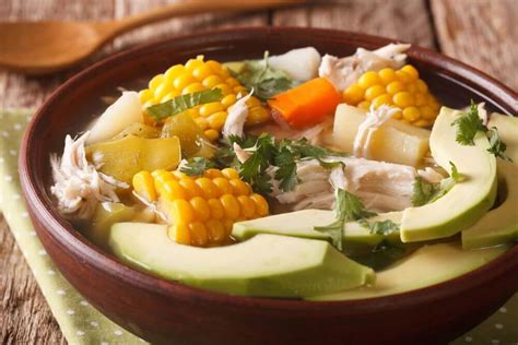  Ajiaco de Frío: ¡Un Caldo Cremoso que Te Abrazará con Sabor Andino!