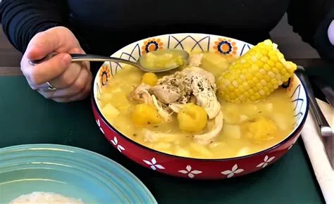  ¡Ajiaco de Pollo: Una Sinfonía de Sabores Criollos que Despierta los Sentidos!