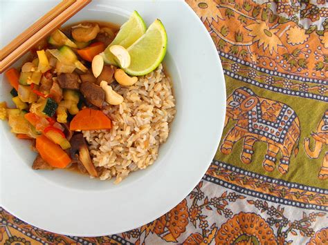  Arroz de Pato con Salsa de Soja: ¿Una Explosión Sabrosa de Texturas y Aromas Orientales?