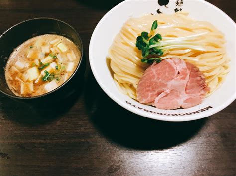  Tsukemen: ¡Una Sinfonía de Sabores Con Ramen Sumergido en un Caldo Espeso y Umami!