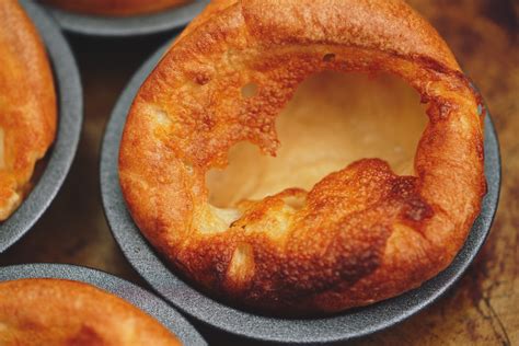  Yorkshire Pudding! Un Viaje Delicioso a Través de la Masa Crujiente y la Salsa Rica en York